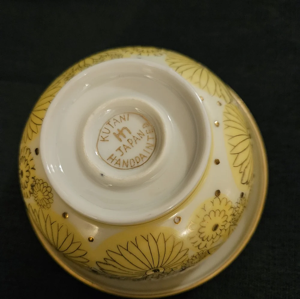 Kutani handpainted bowl with lid from Japan - Picture 6 of 10